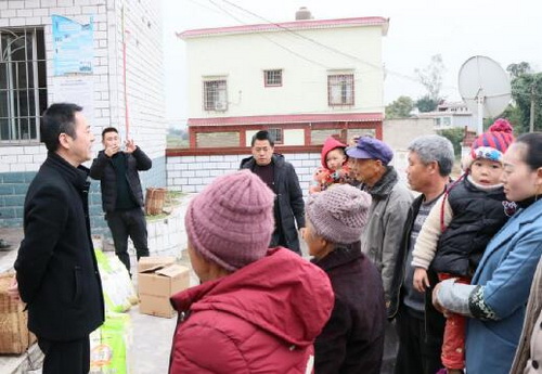 隆昌市审计局新年前夕慰问贫困户图一.jpg