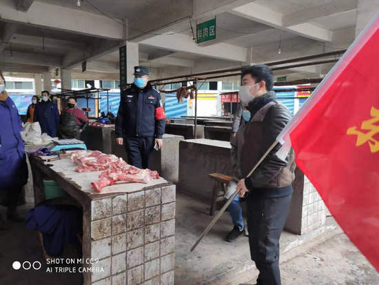 询问菜市场肉价是否上涨、叮嘱老板带口罩、勤消毒.png