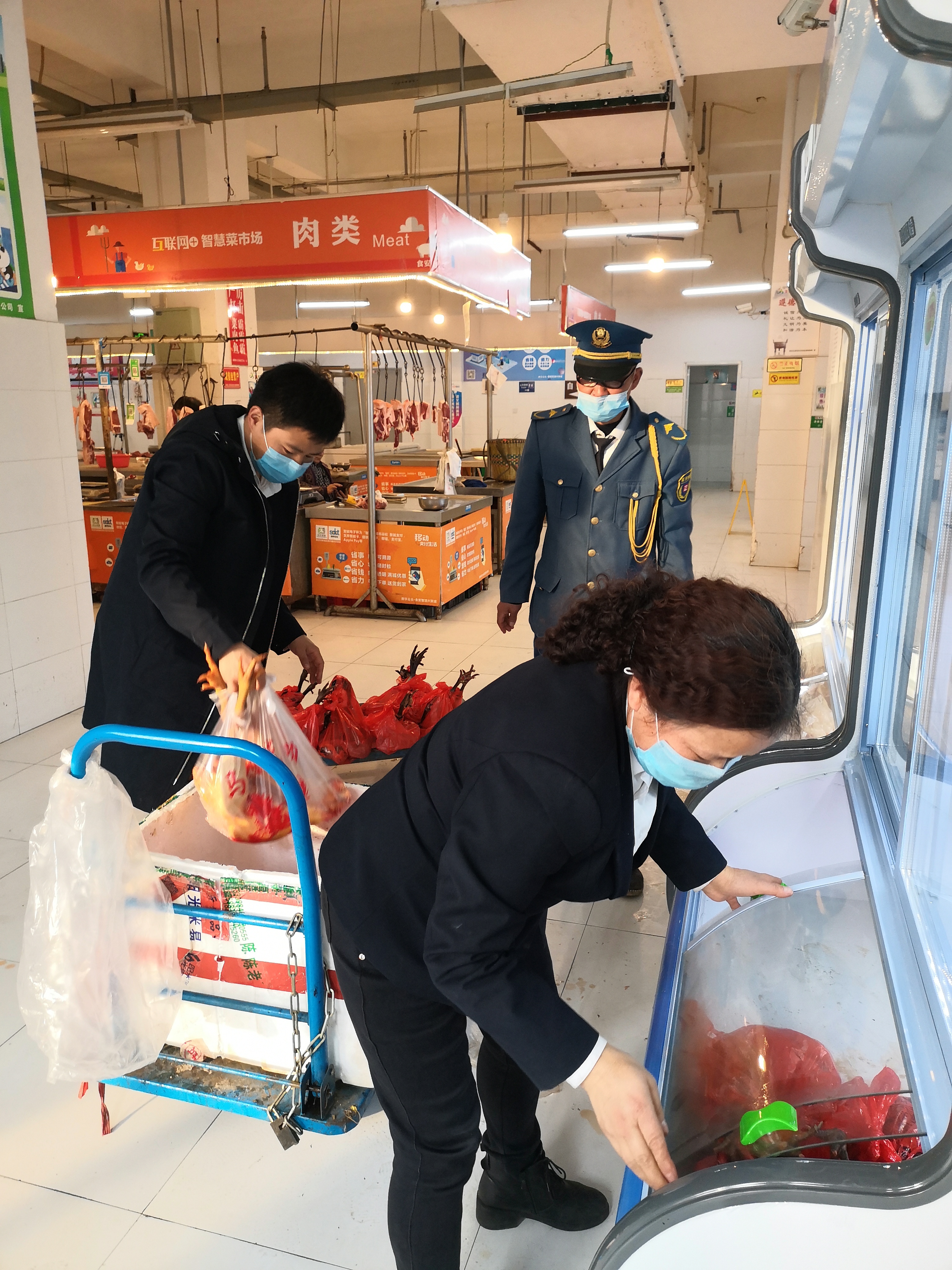 雨城区上里镇白马村向蜀天农贸市场提供土鸡等农副产品.jpg